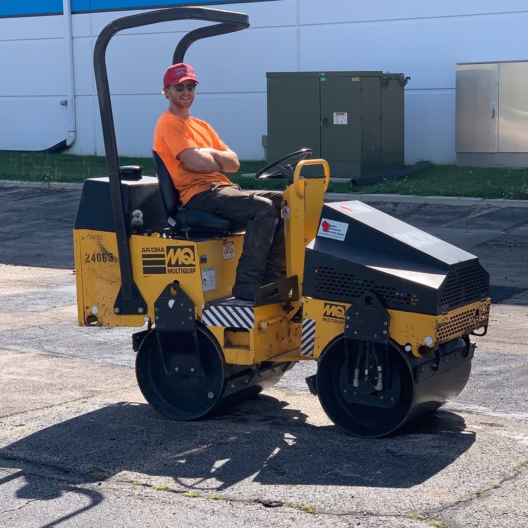 Roller operator between passes